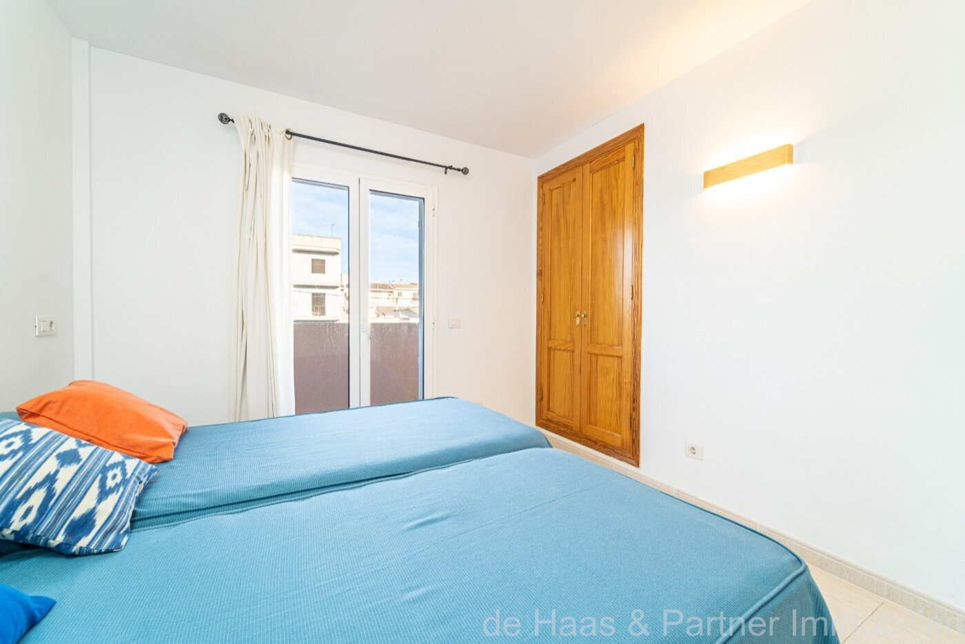 Cuidada vivienda en un edificio de apartamentos en una zona tranquila