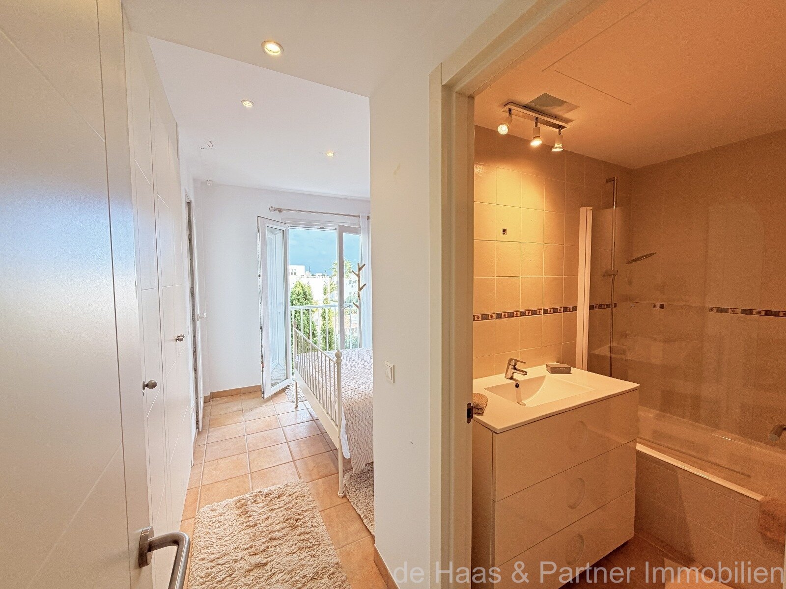 Apartamento moderno cerca de un puerto deportivo