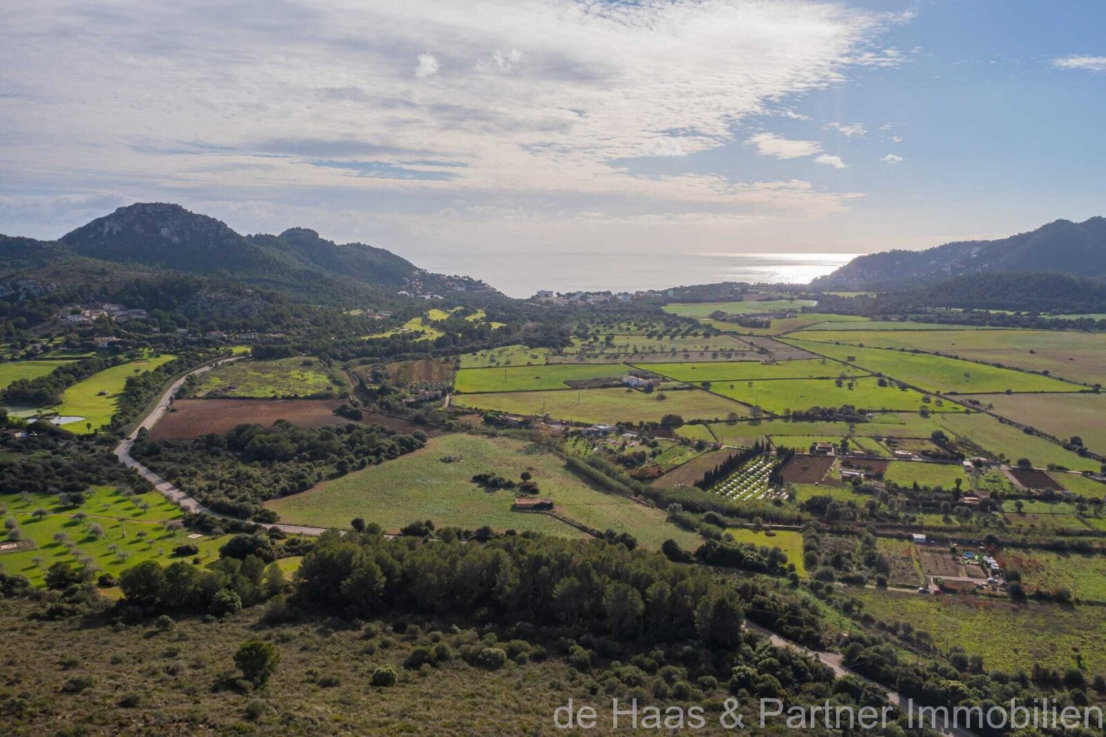 Terreno edificable con vistas panorámicas y cerca del mar