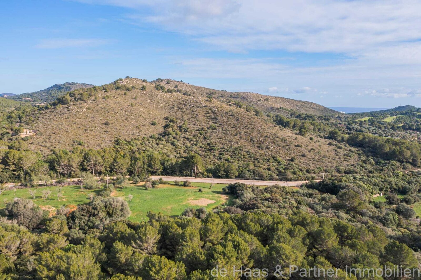 Terreno edificable con vistas panorámicas y cerca del mar
