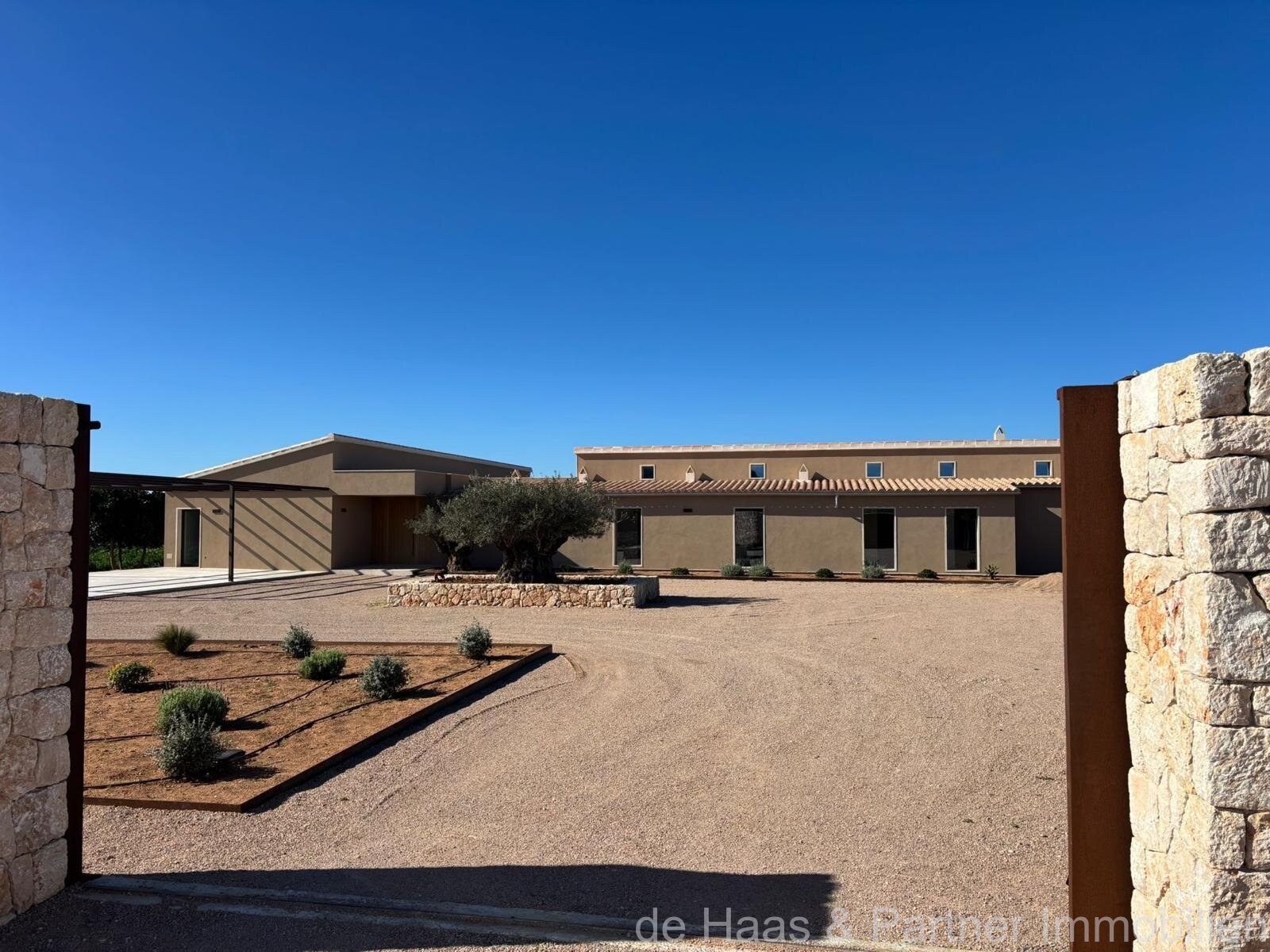 Villa de diseño de primera clase con piscina XL en un paisaje de ensueño 