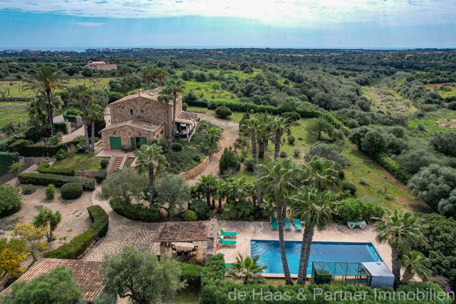 Son Carriò: Perfecta finca de piedra natural con mucho espacio, grandes vistas y óptima zona exterior 