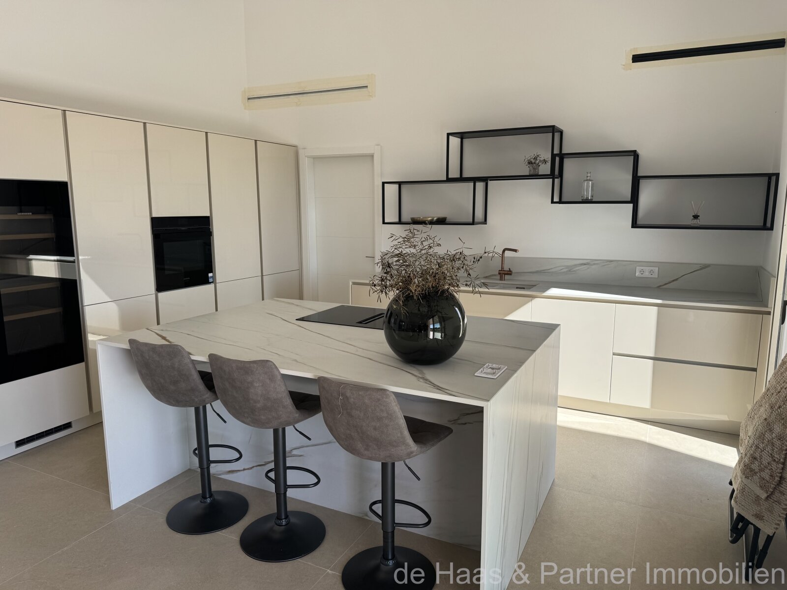 Finca de nueva construcción con hermosas vistas panorámicas a las montañas del Levante