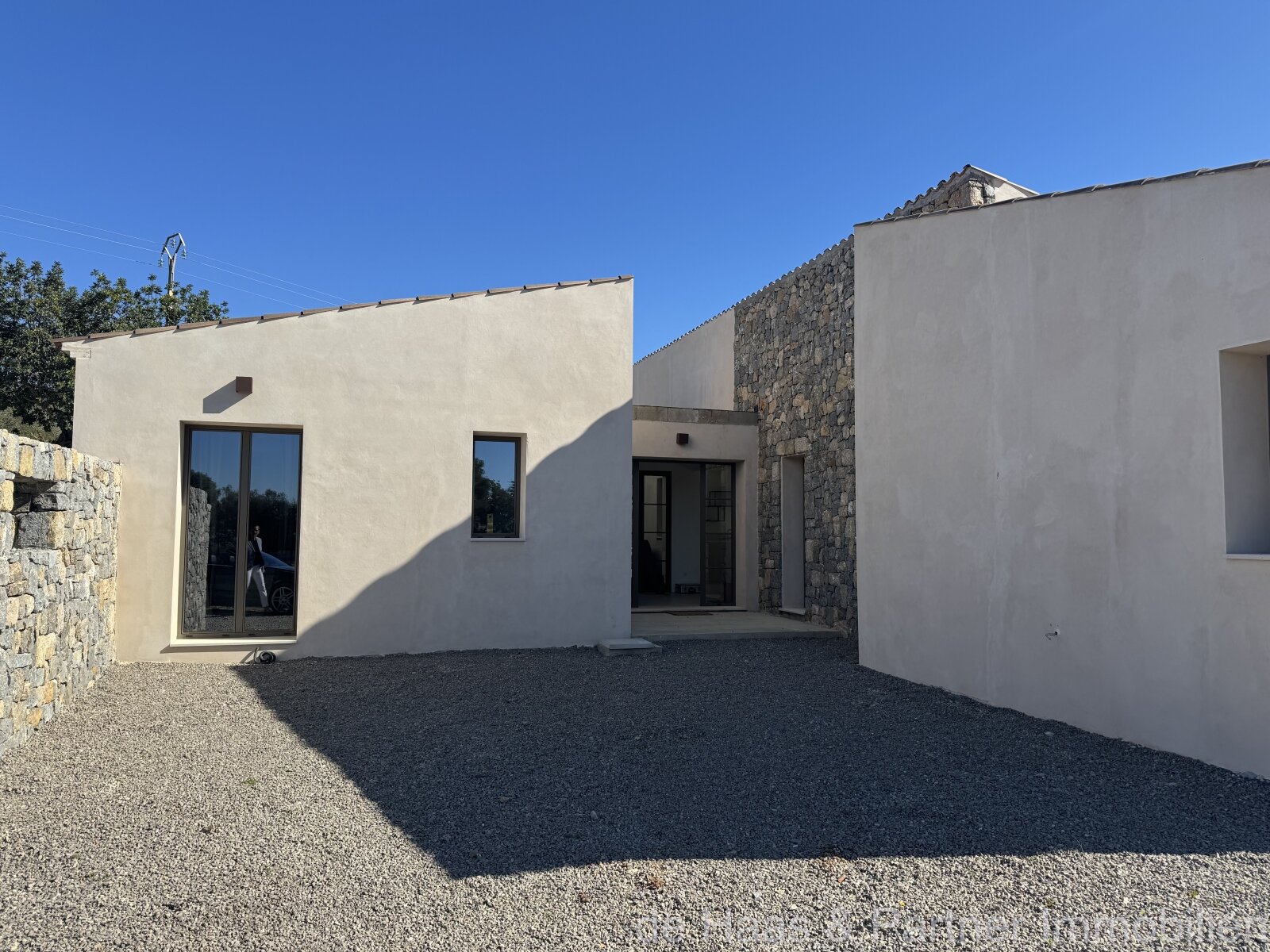 Finca de nueva construcción con hermosas vistas panorámicas a las montañas del Levante