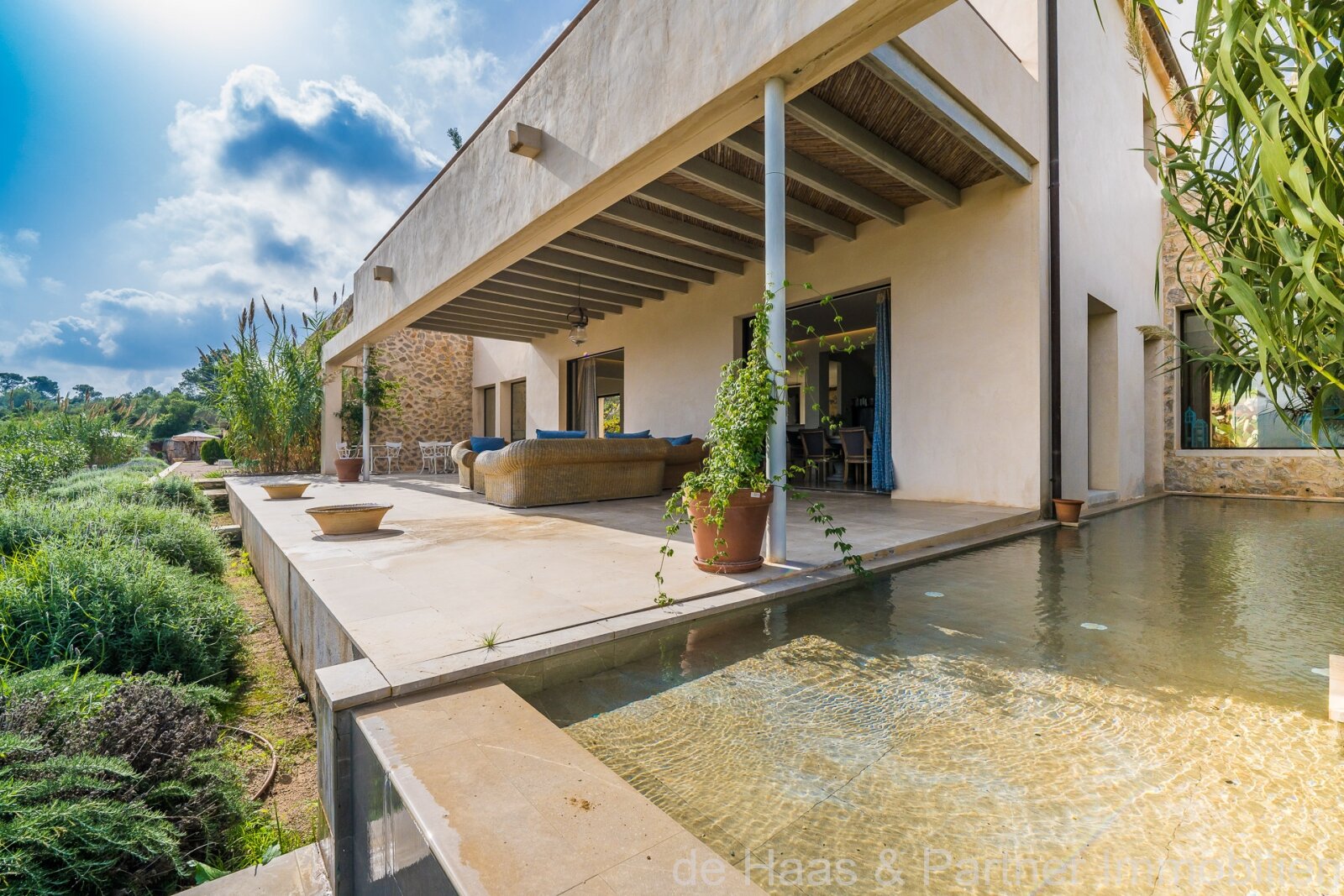 Finca muy grande en una ubicación privilegiada con fantásticas vistas al mar