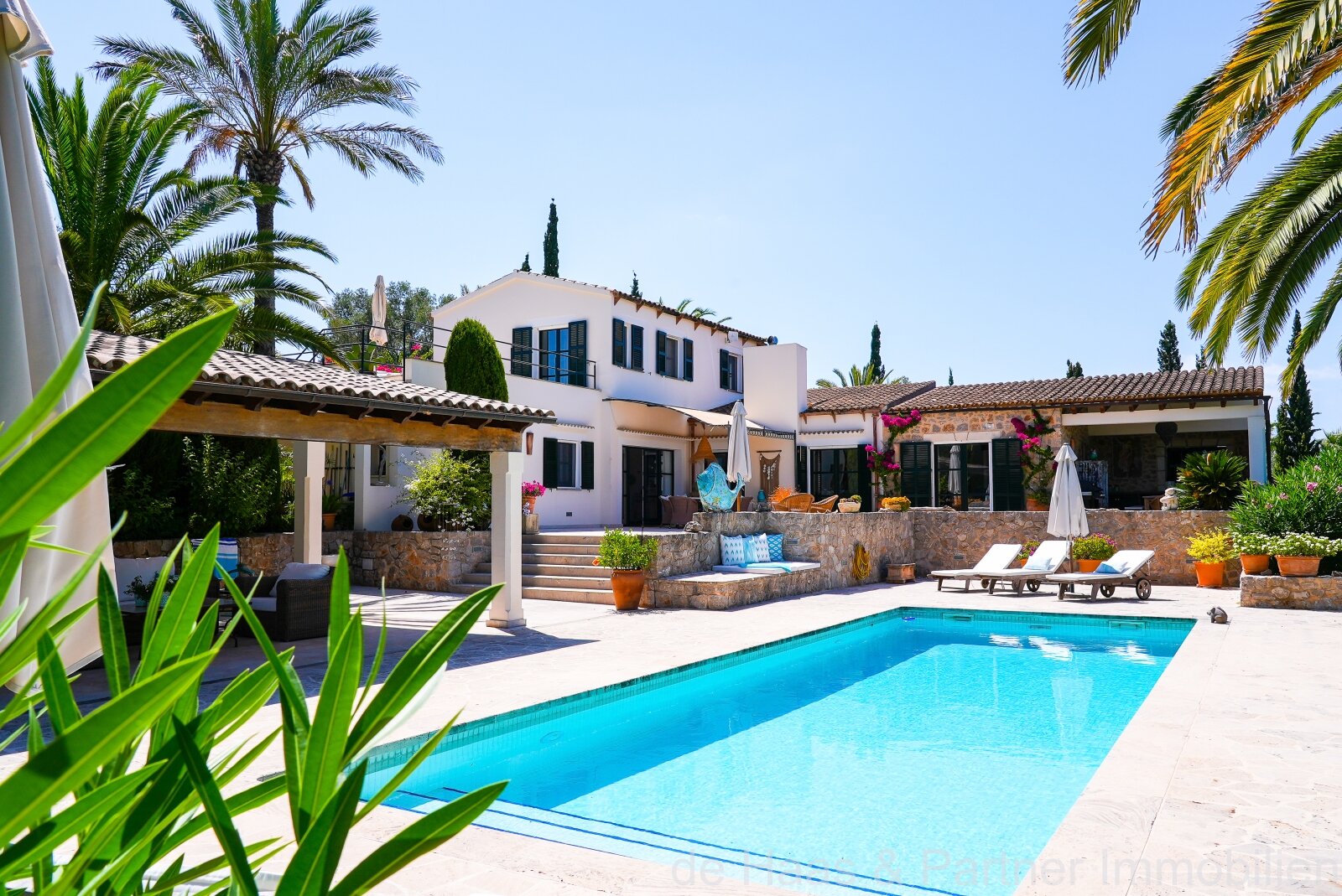 Preciosa finca en muy buena ubicación y con una gran zona exterior