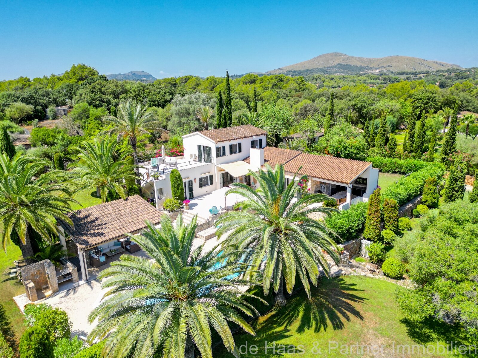 Preciosa finca en muy buena ubicación y con una gran zona exterior