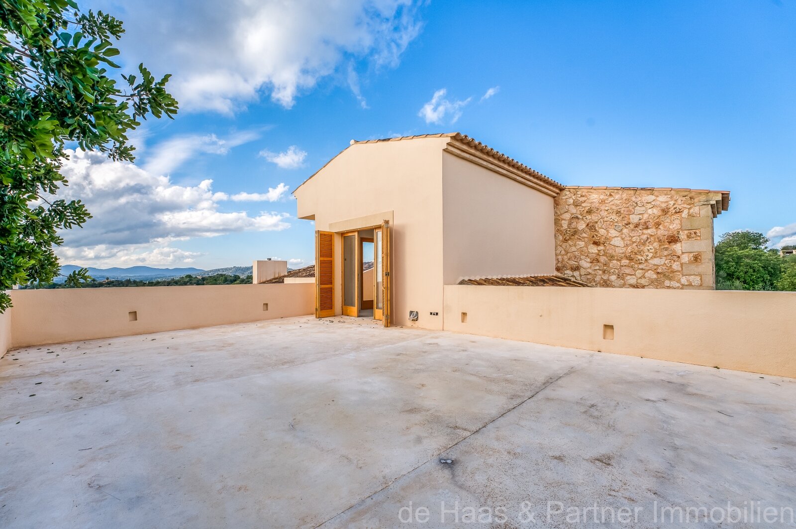 Encantadora finca con un ambiente agradable y unas vistas de ensueño hasta el mar 