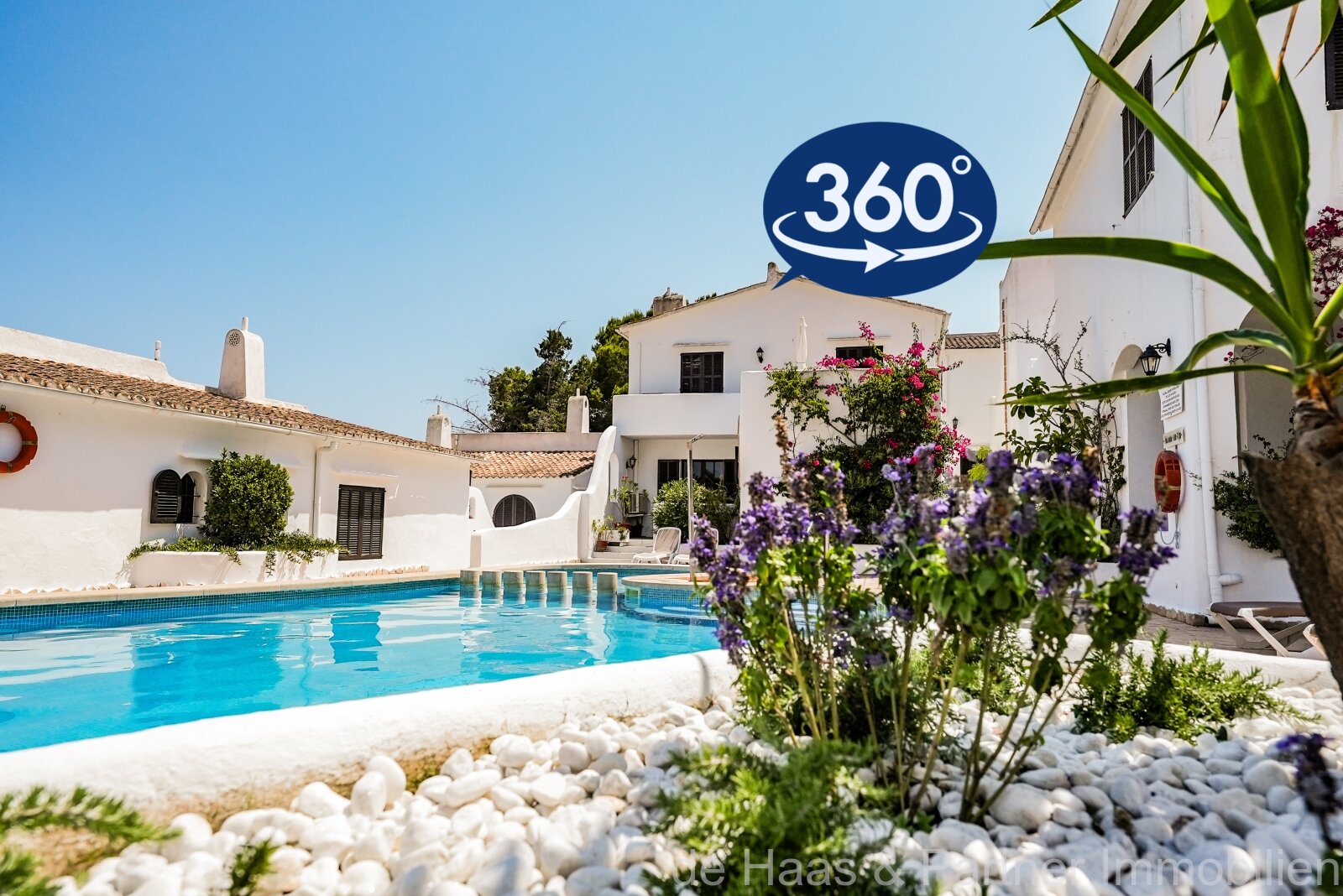 Oportunidad: fantástico apartamento en planta baja con acceso directo al mar y a la playa