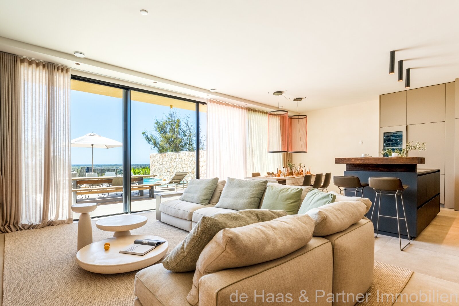 Casa adosada de lujo cerca de la playa de Es Trenc, con vistas panorámicas al mar y una calidad de construcción excepcional