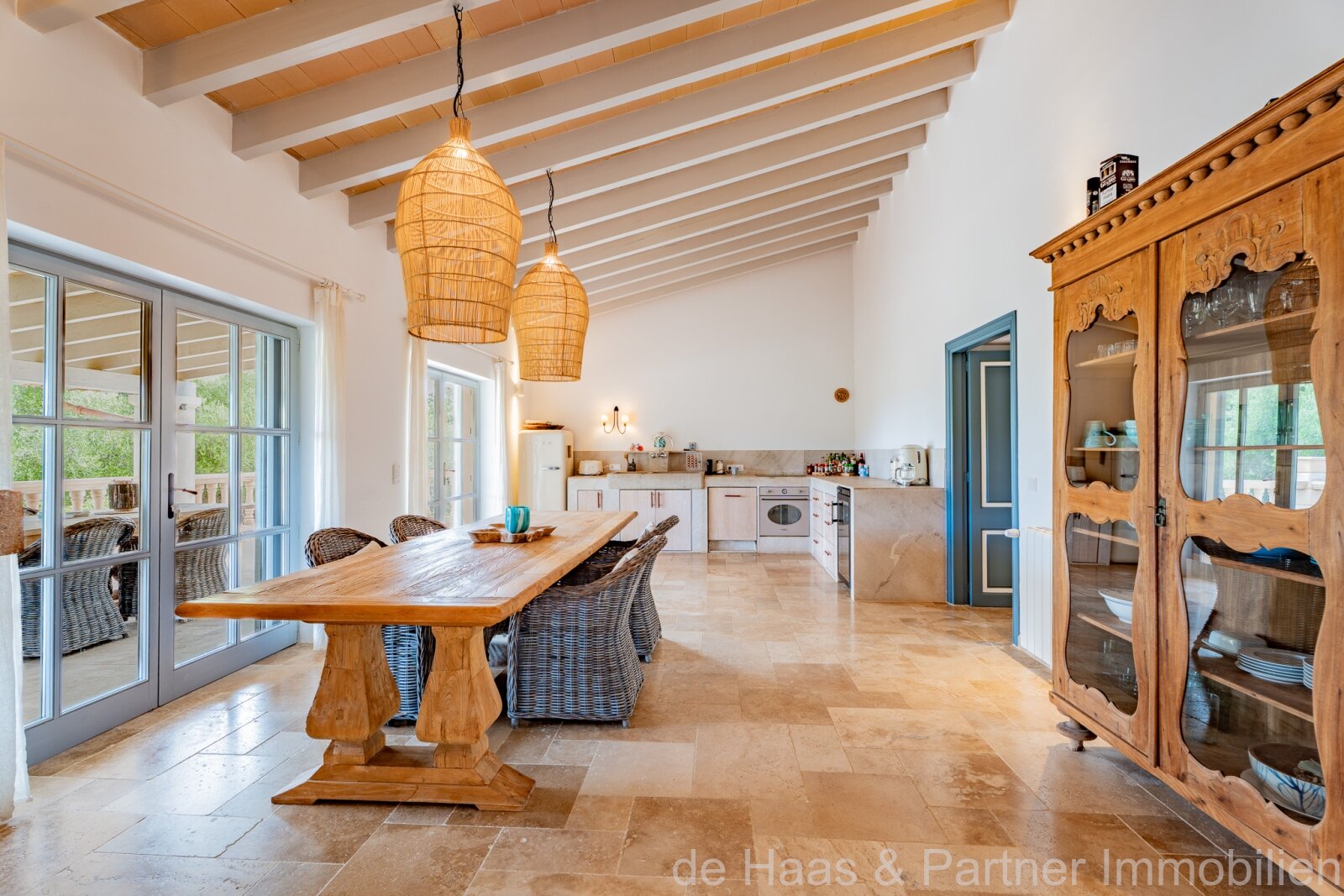 Finca mediterránea de piedra natural con licencia ETV, jardín idílico, piscina y vistas al mar