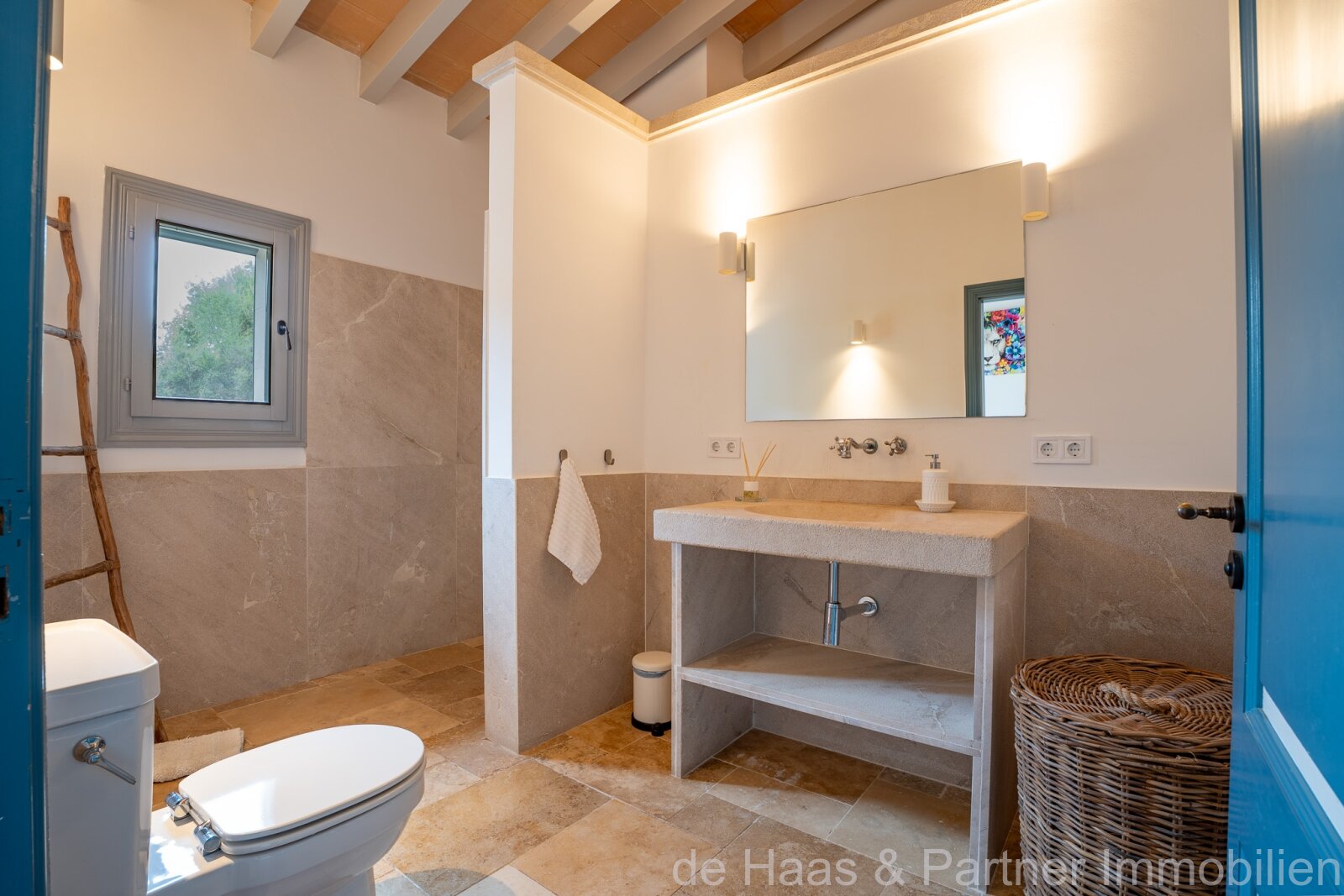 Finca mediterránea de piedra natural con licencia ETV, jardín idílico, piscina y vistas al mar