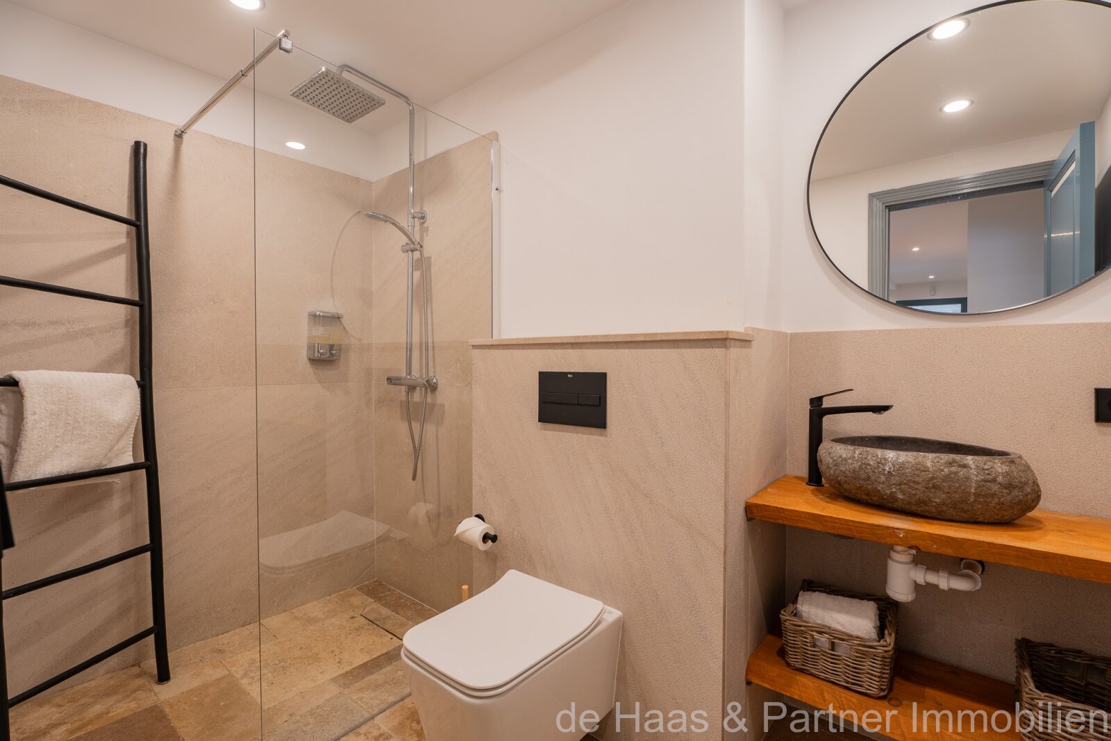 Finca mediterránea de piedra natural con licencia ETV, jardín idílico, piscina y vistas al mar