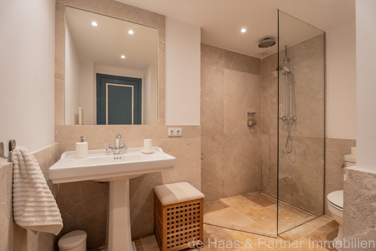 Finca mediterránea de piedra natural con licencia ETV, jardín idílico, piscina y vistas al mar