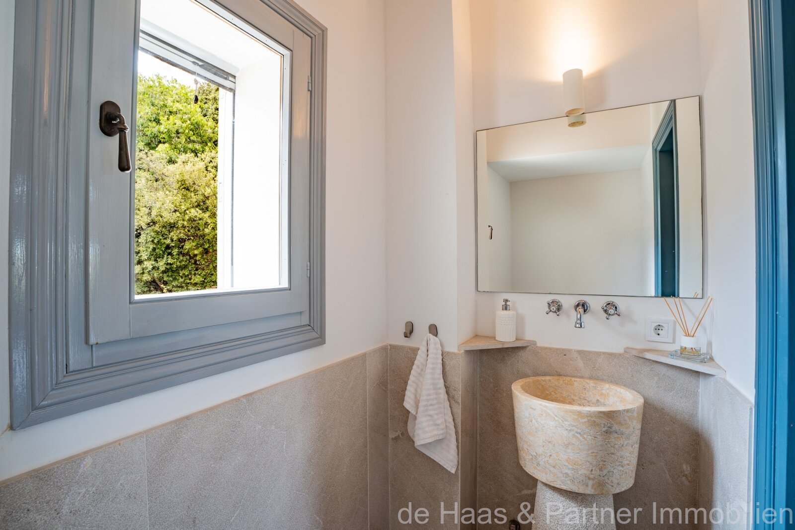 Finca mediterránea de piedra natural con licencia ETV, jardín idílico, piscina y vistas al mar