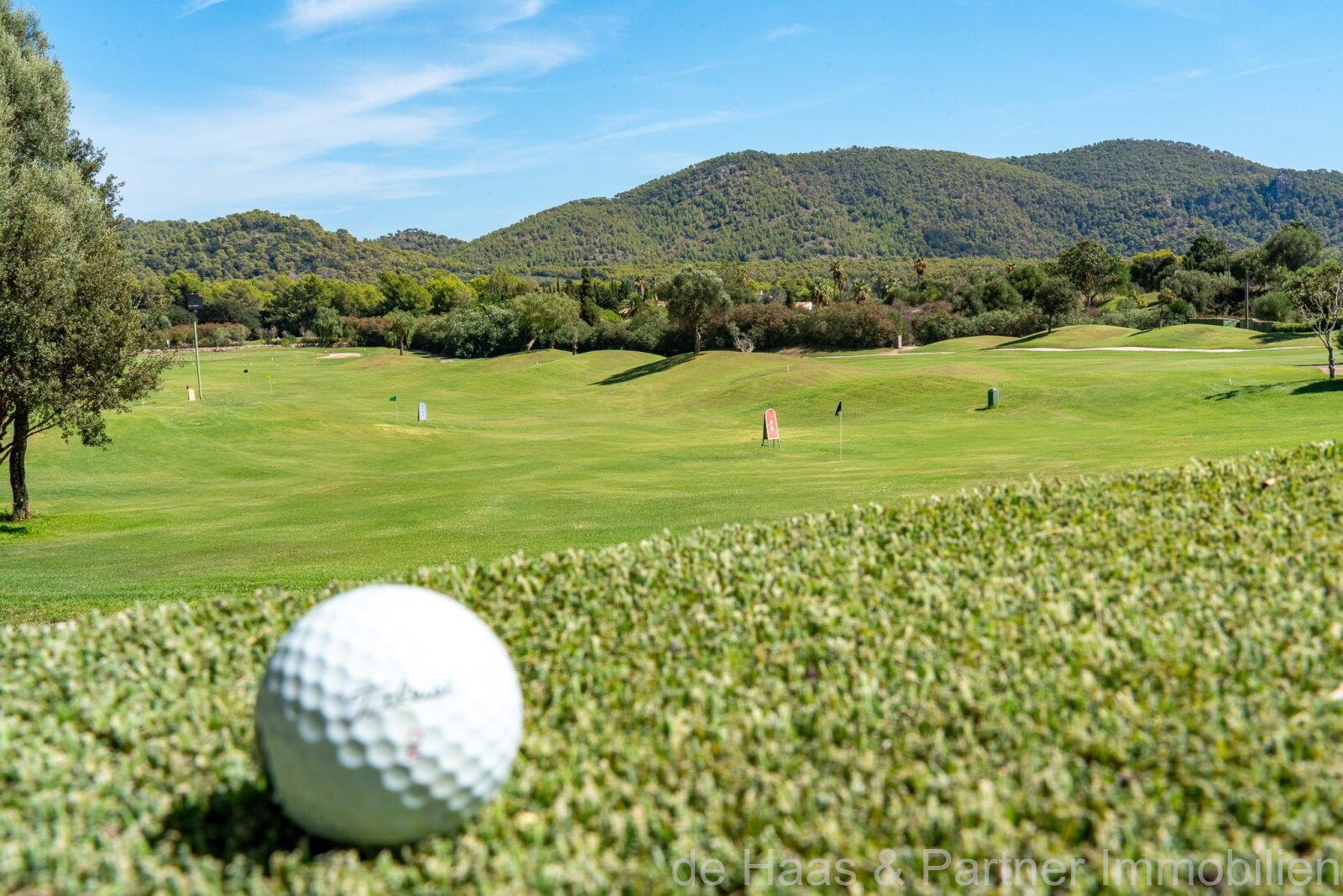 Elegante vivienda adosada en primera línea de campo de golf en el Pula Golf Resort