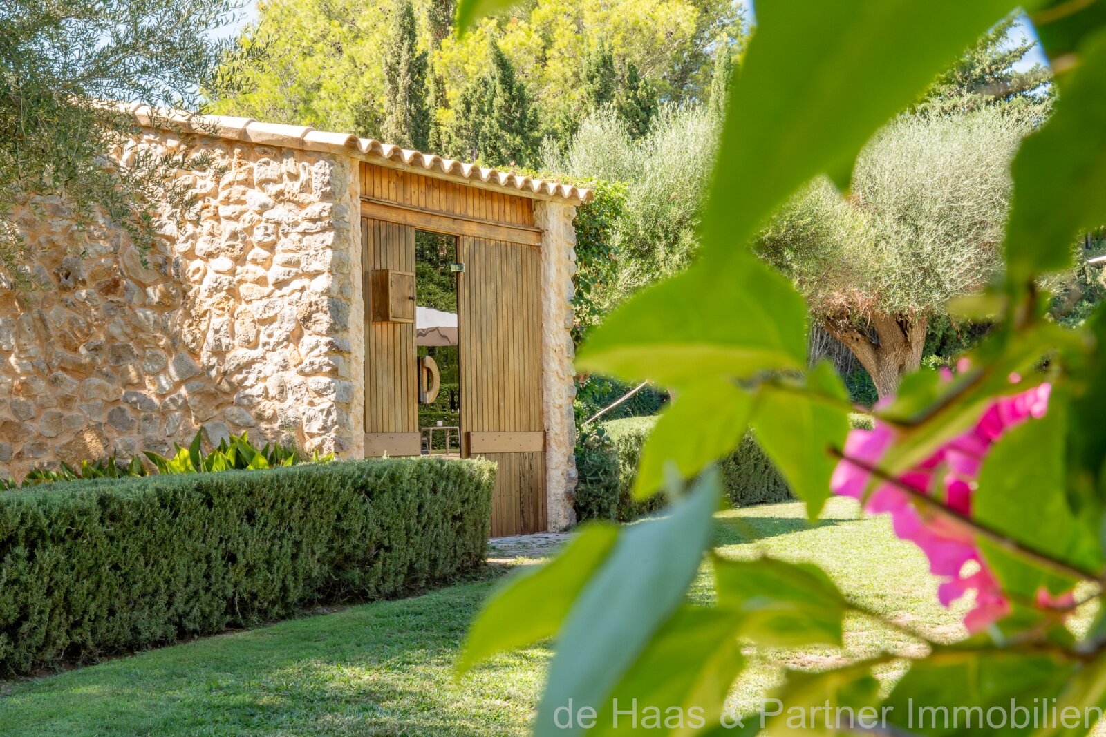Elegante vivienda adosada en primera línea de campo de golf en el Pula Golf Resort