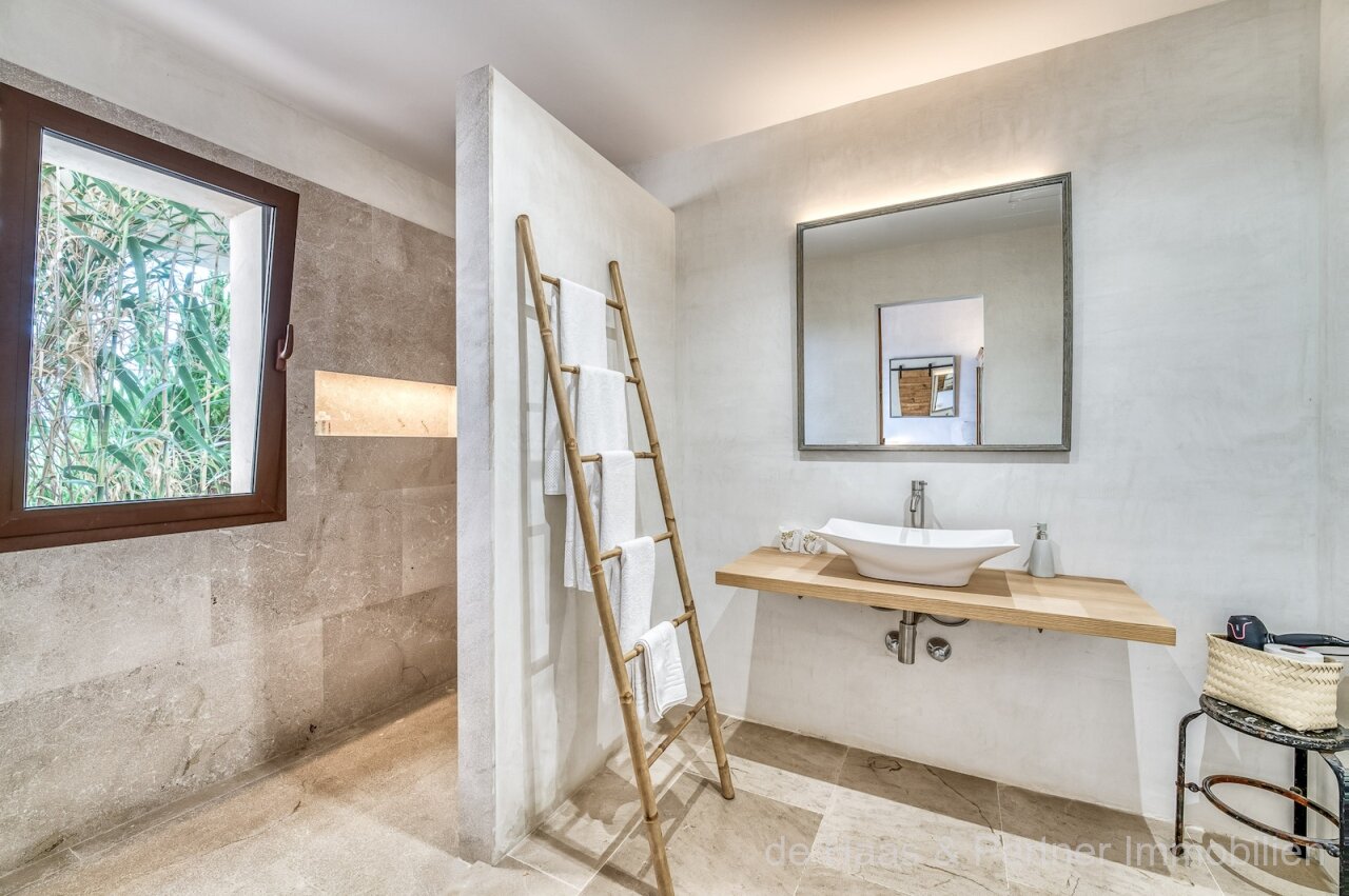 Finca muy grande en una ubicación privilegiada con fantásticas vistas al mar