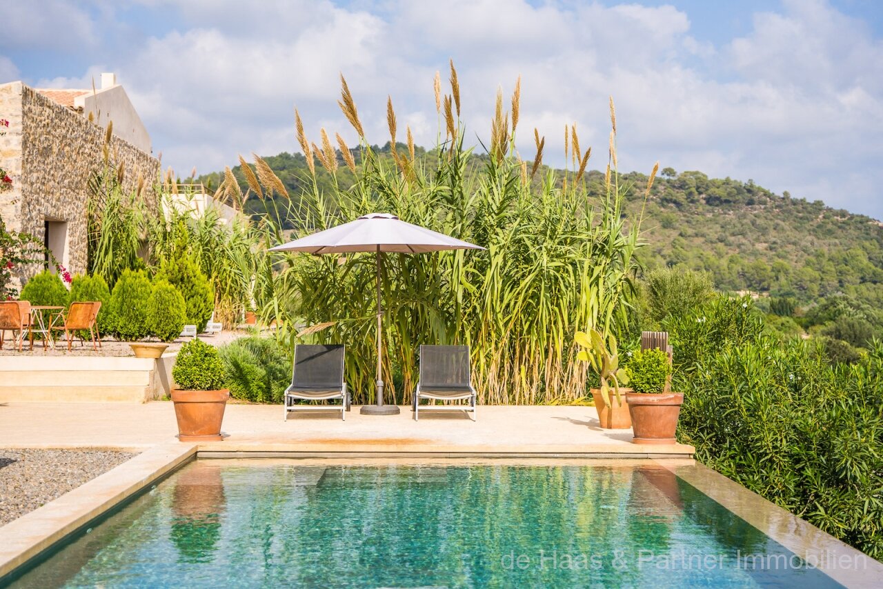 Finca muy grande en una ubicación privilegiada con fantásticas vistas al mar