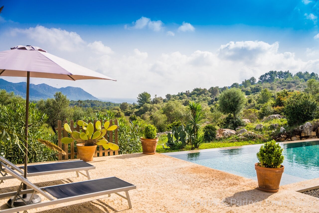 Finca muy grande en una ubicación privilegiada con fantásticas vistas al mar