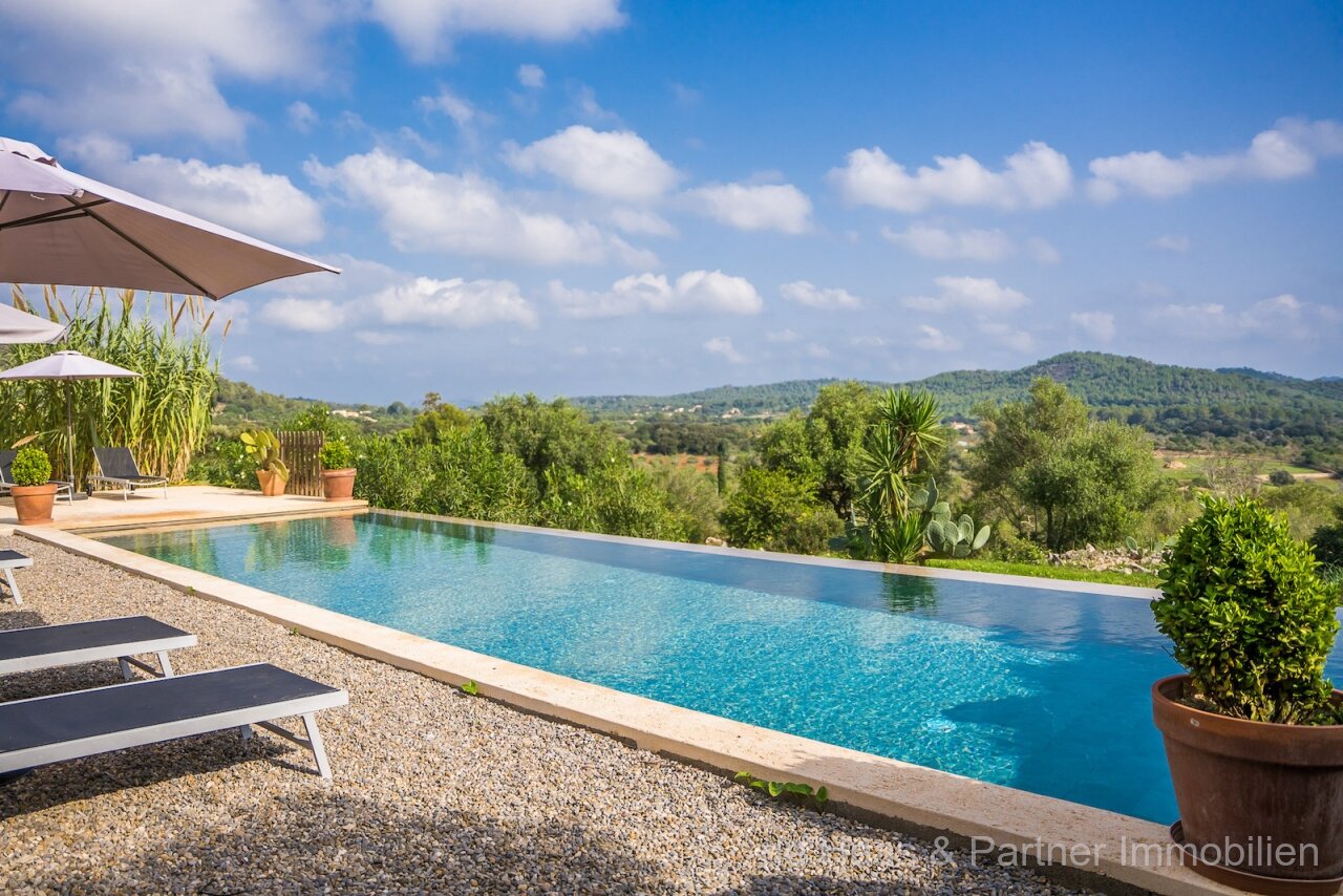 Finca muy grande en una ubicación privilegiada con fantásticas vistas al mar