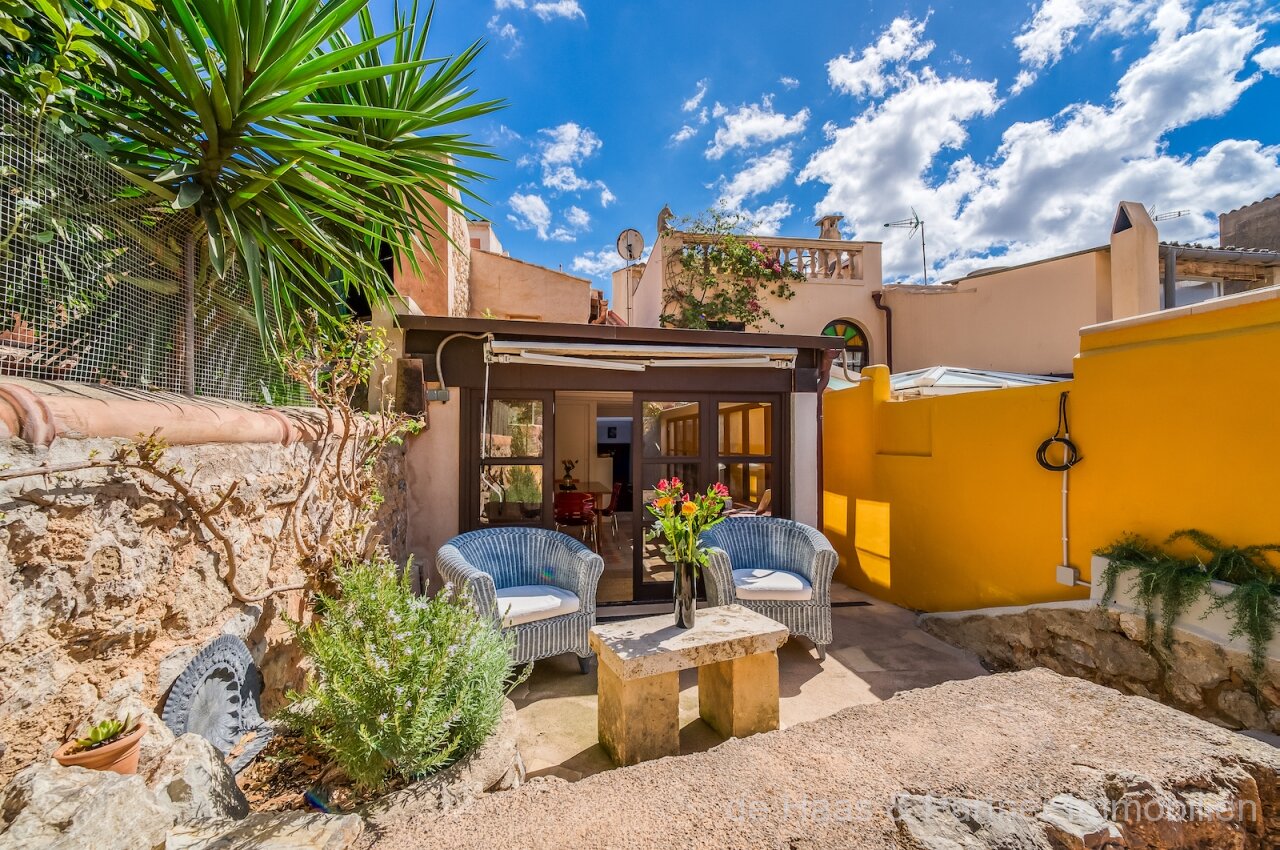 Casa individual con excelentes instalaciones y hermoso patio