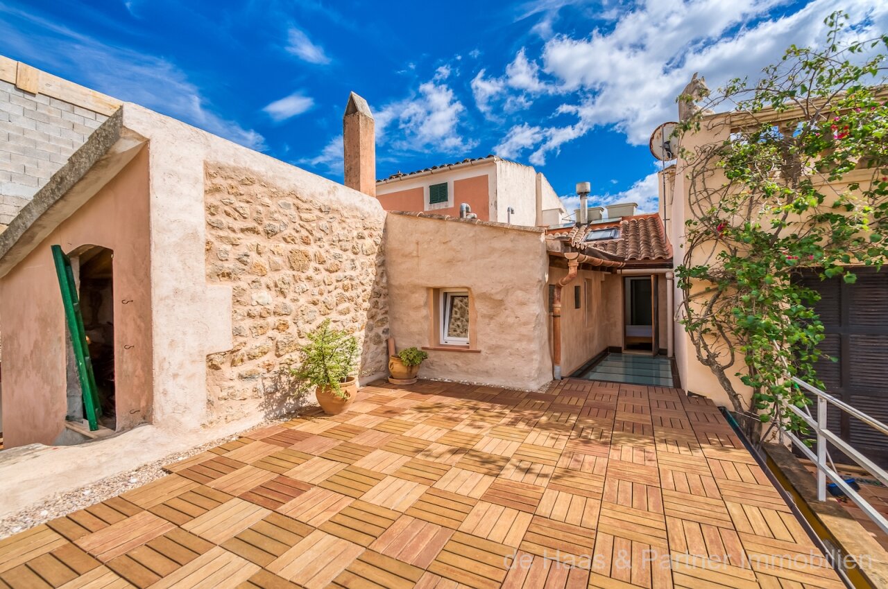 Casa individual con excelentes instalaciones y hermoso patio