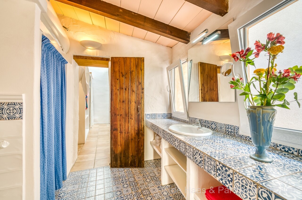 Casa individual con excelentes instalaciones y hermoso patio