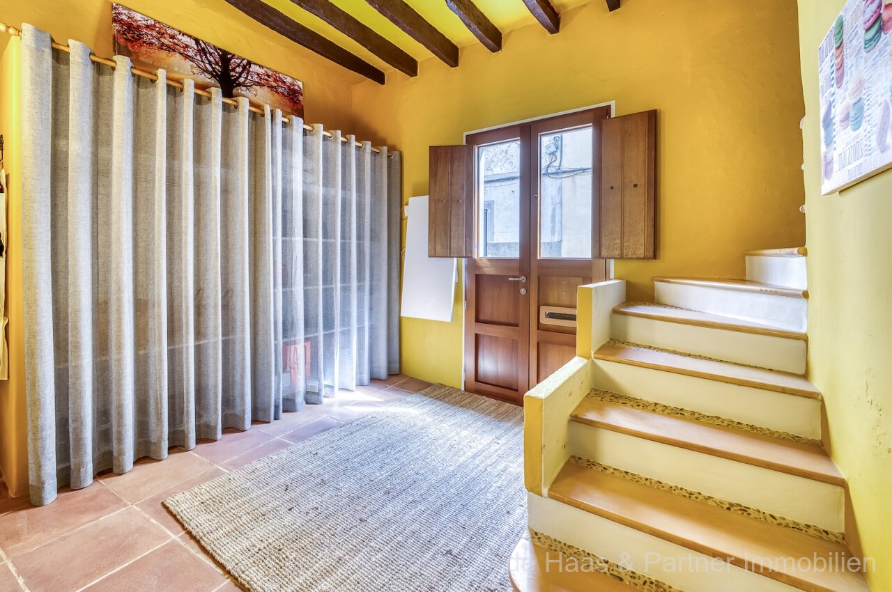 Casa individual con excelentes instalaciones y hermoso patio