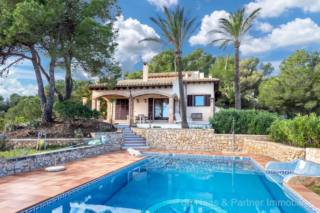 Mediterrane Villa mit atemberaubendem Meerblick