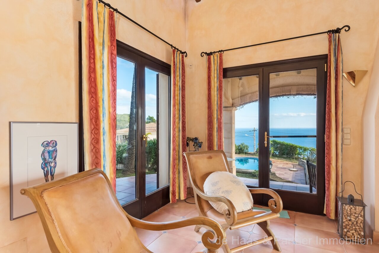 Mediterrane Villa mit atemberaubendem Meerblick