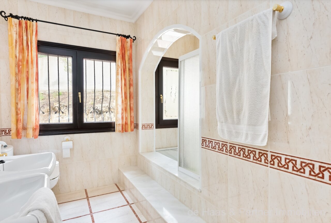 Mediterrane Villa mit atemberaubendem Meerblick