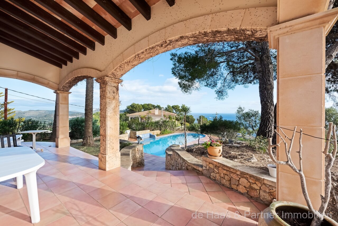 Mediterrane Villa mit atemberaubendem Meerblick