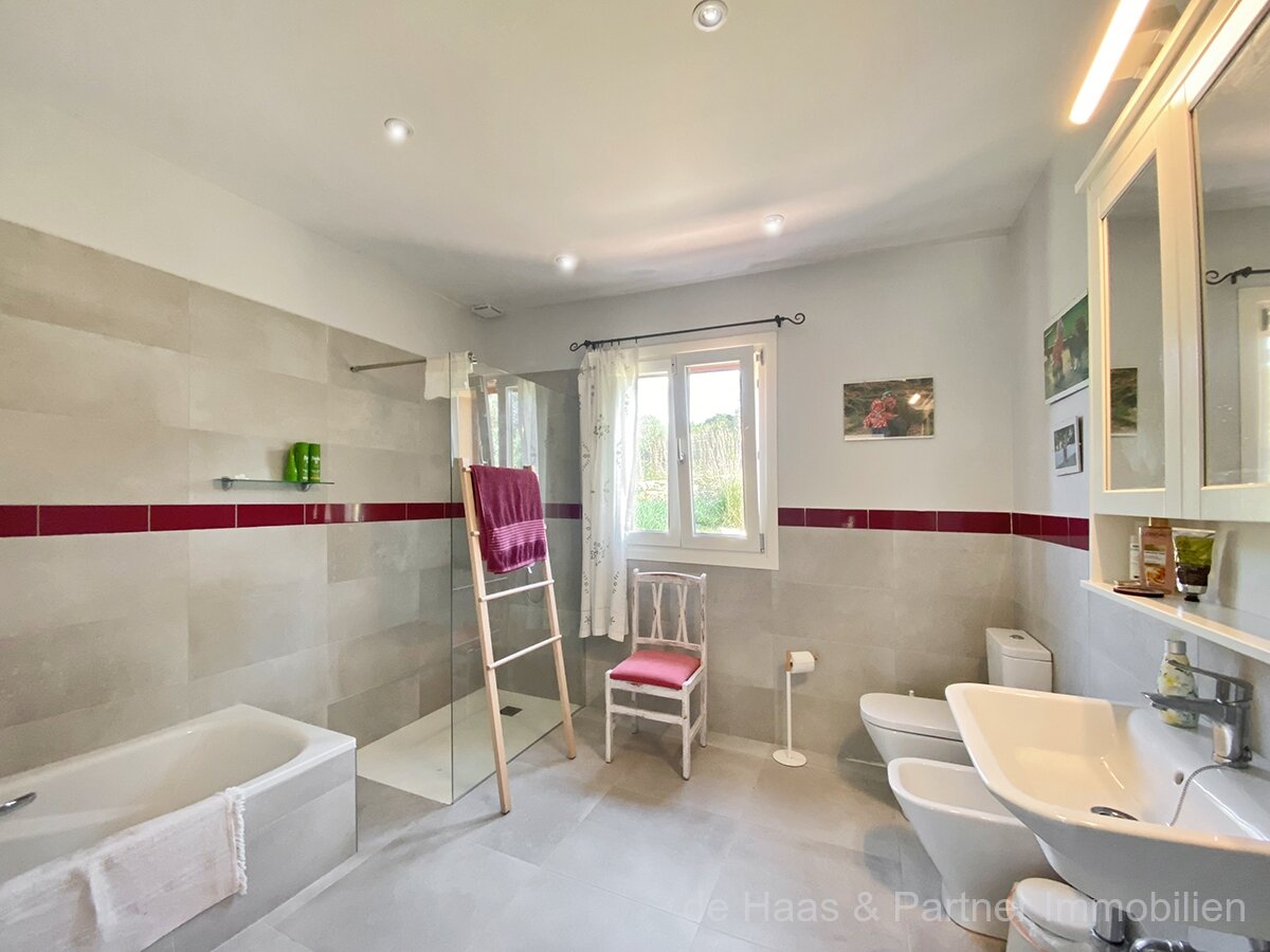 Finca en posición ligeramente elevada con hermosas vistas al paisaje