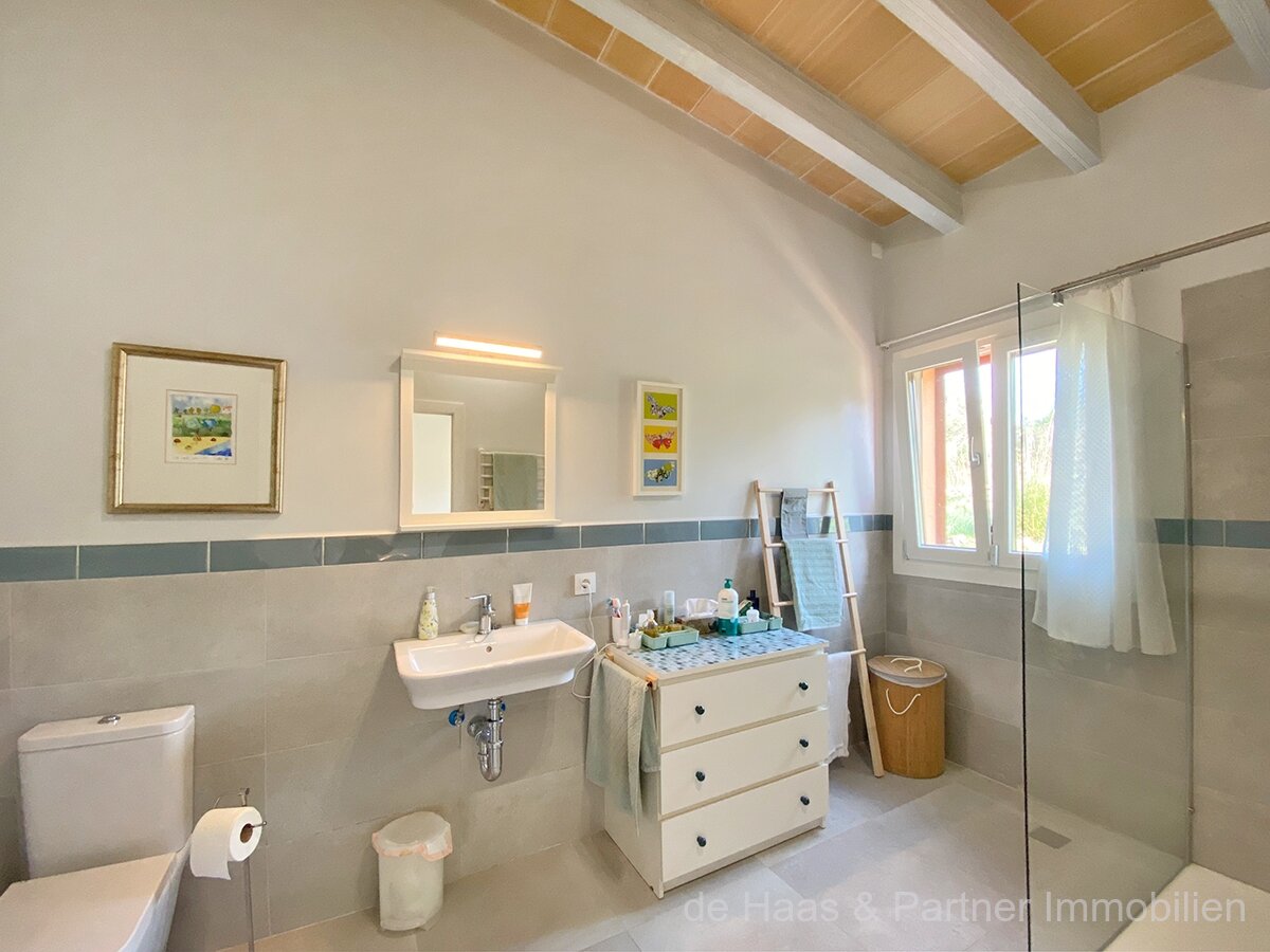 Finca en posición ligeramente elevada con hermosas vistas al paisaje