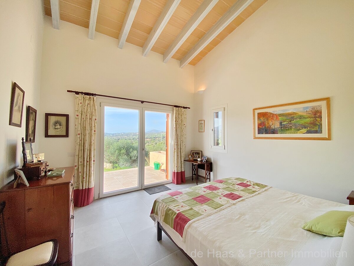 Finca en posición ligeramente elevada con hermosas vistas al paisaje