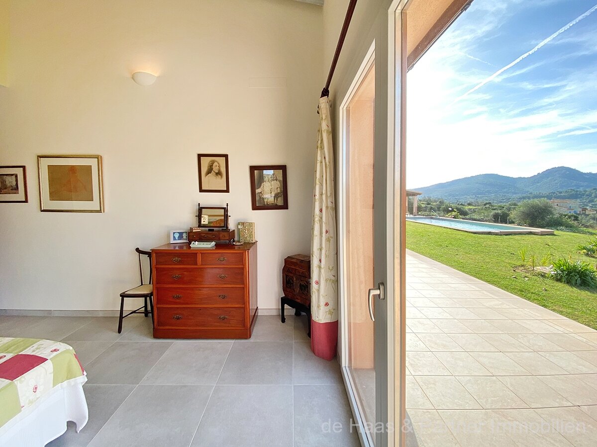 Finca en posición ligeramente elevada con hermosas vistas al paisaje