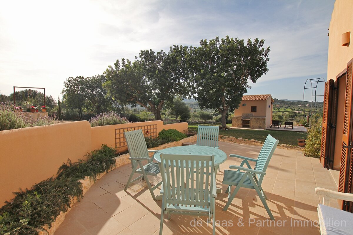 Finca en posición ligeramente elevada con hermosas vistas al paisaje
