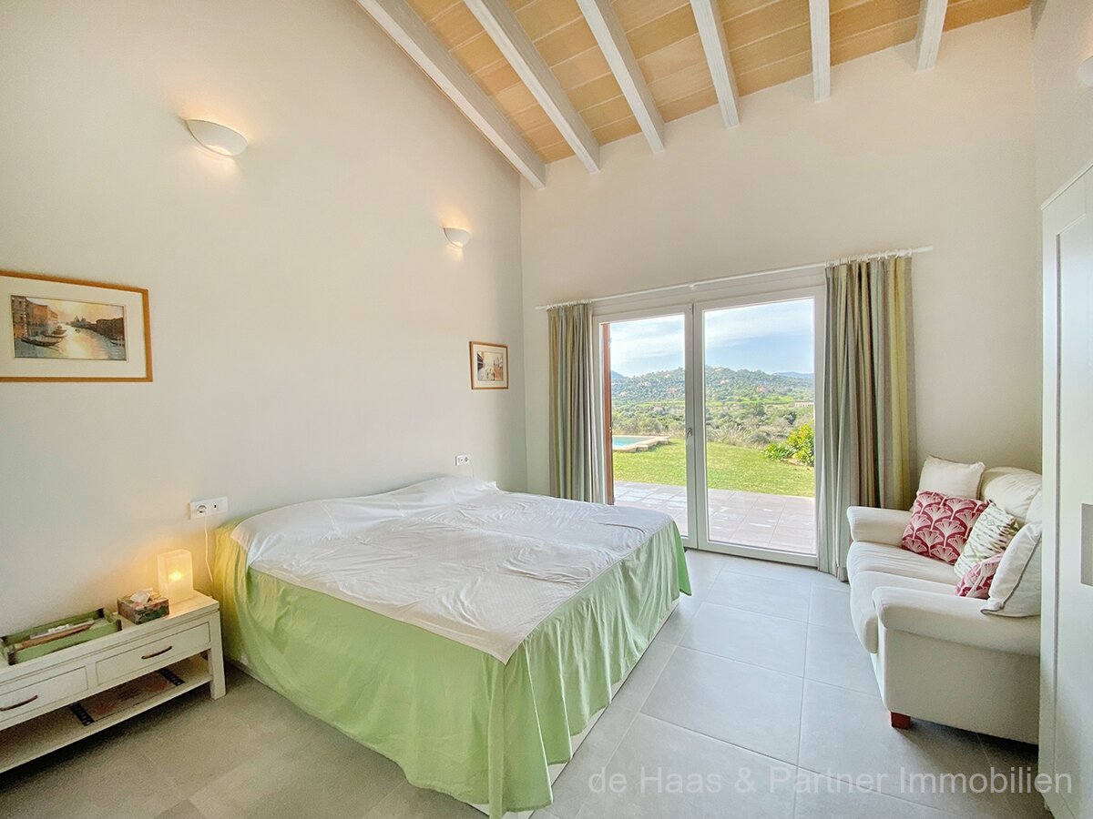 Finca en posición ligeramente elevada con hermosas vistas al paisaje