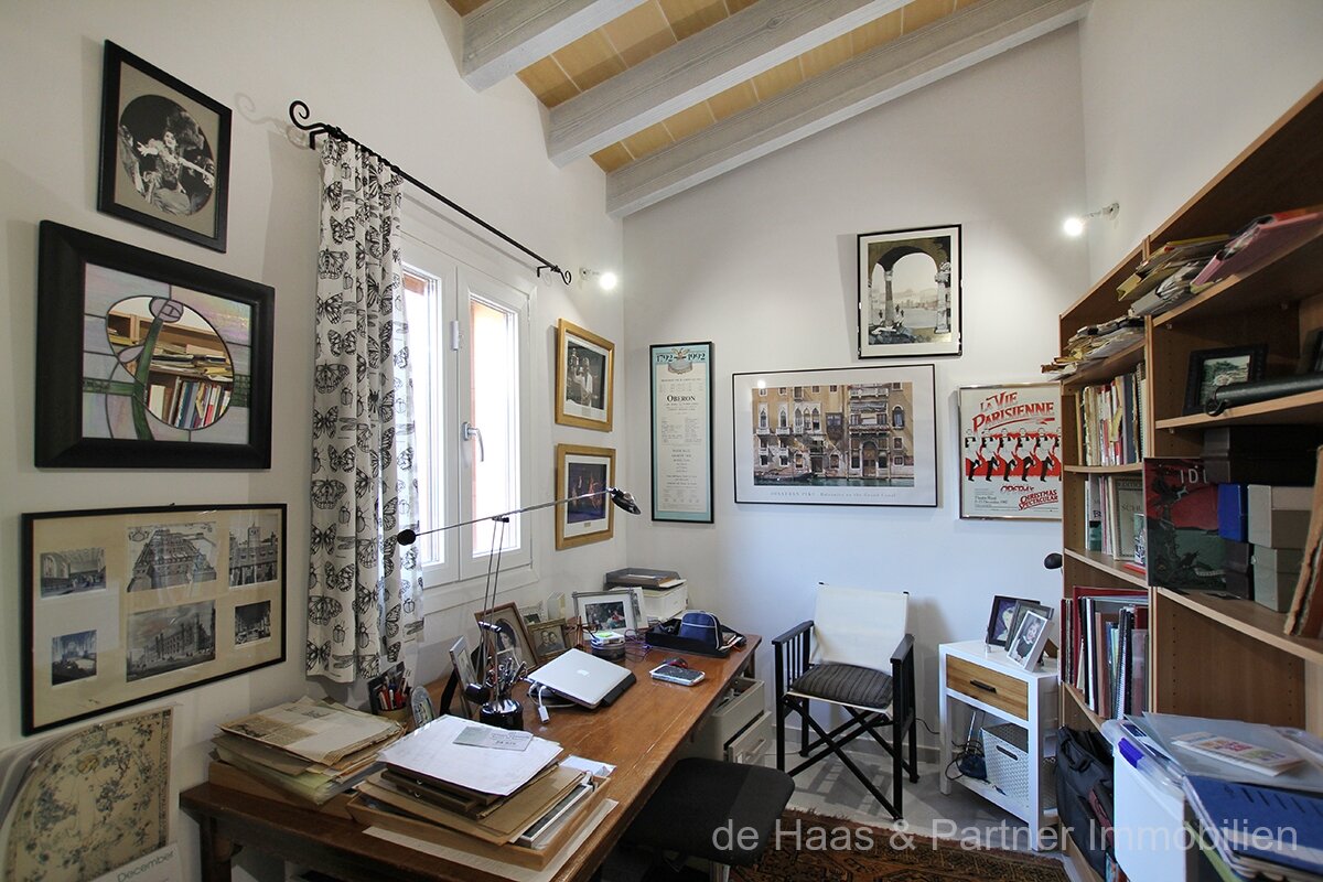 Finca en posición ligeramente elevada con hermosas vistas al paisaje