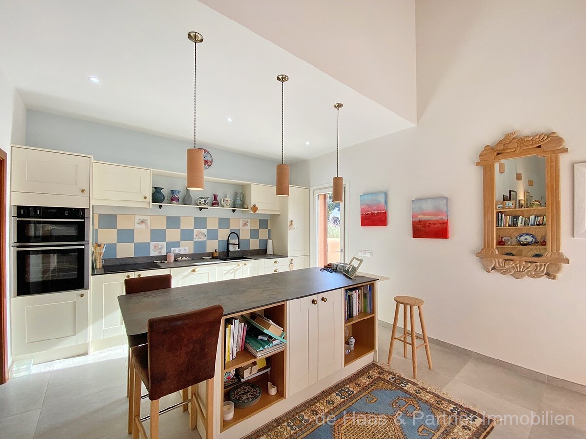 Finca en posición ligeramente elevada con hermosas vistas al paisaje