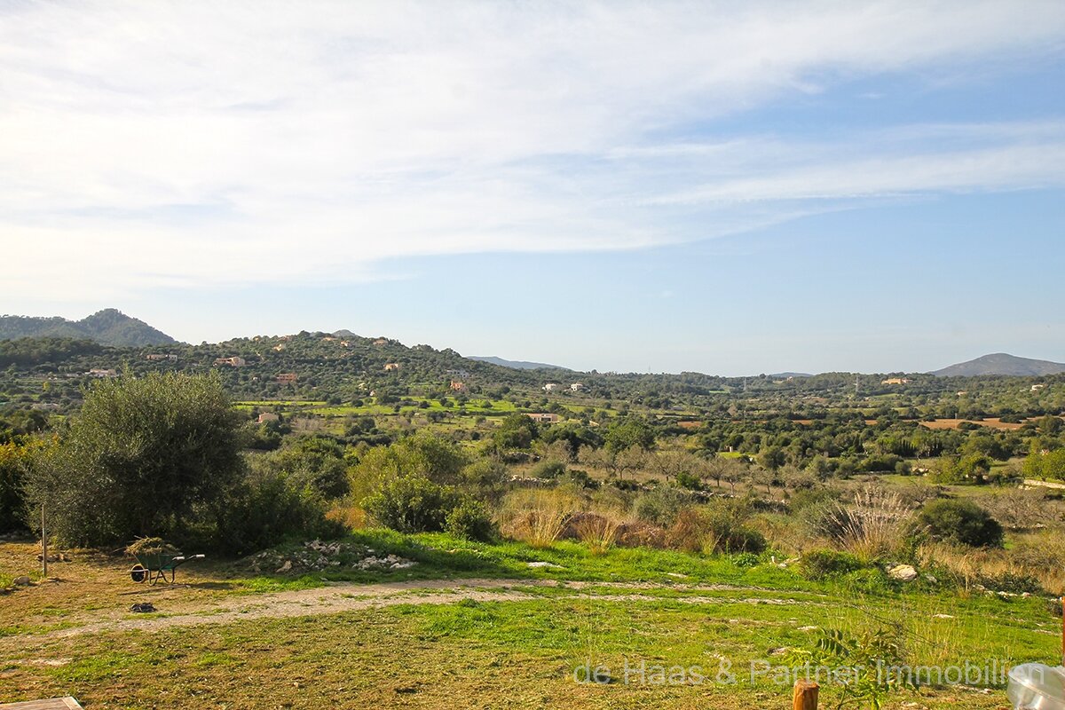 Finca en posición ligeramente elevada con hermosas vistas al paisaje