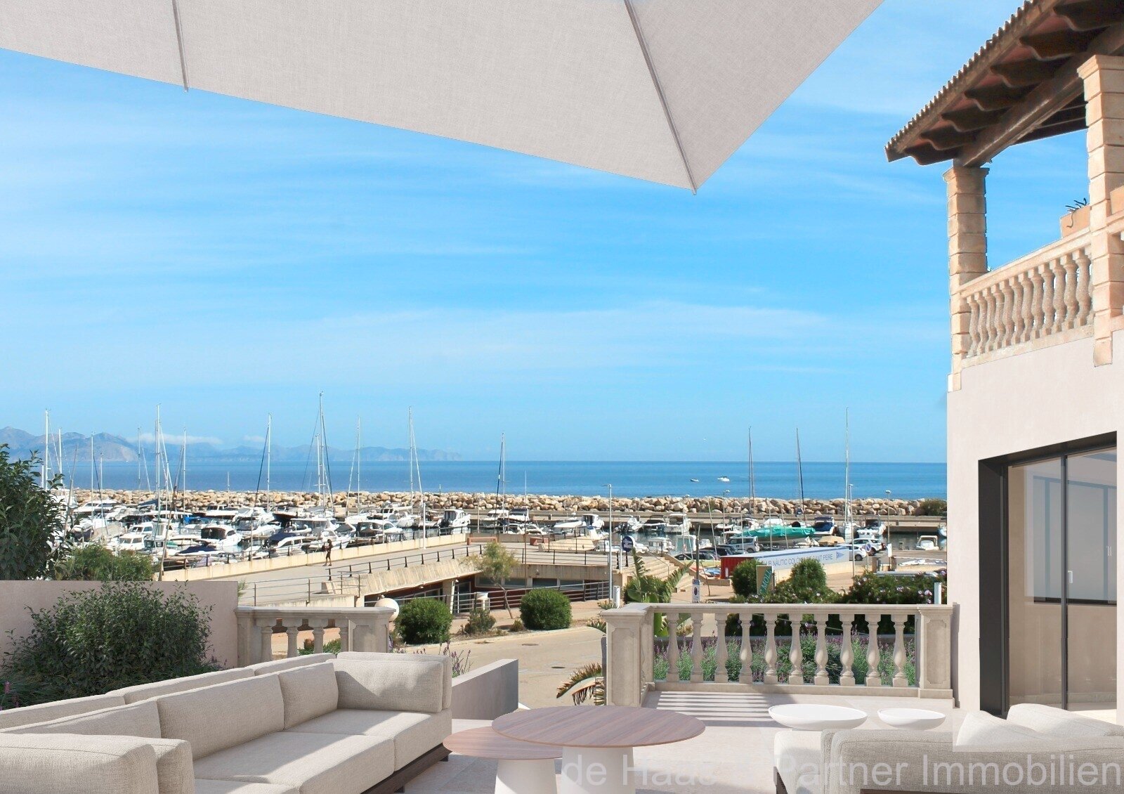 Colònia de Sant Pere: Gran casa directamente en el puerto con vistas panorámicas sobre la bahía hasta Alcudia. 