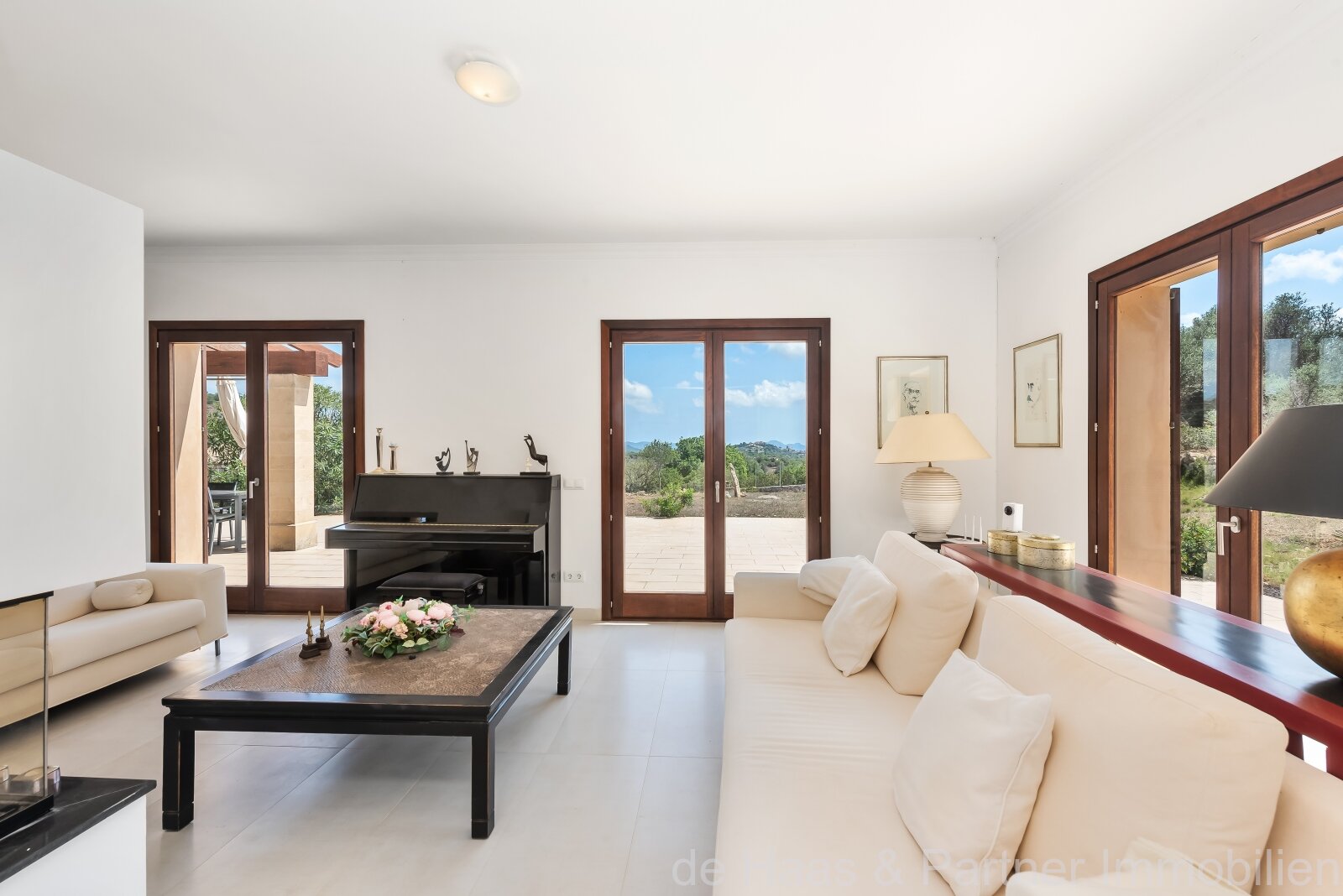 Moderna finca con perfectas vistas sobre Artà hasta el mar con apartamento de invitados y licencia de alquiler