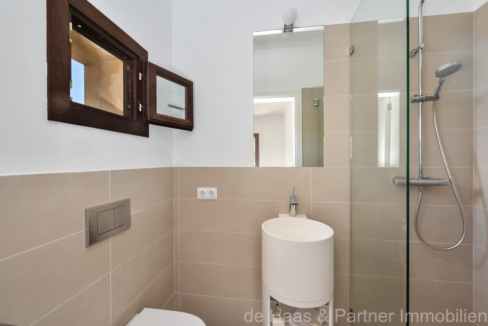 Moderna finca con perfectas vistas sobre Artà hasta el mar con apartamento de invitados y licencia de alquiler