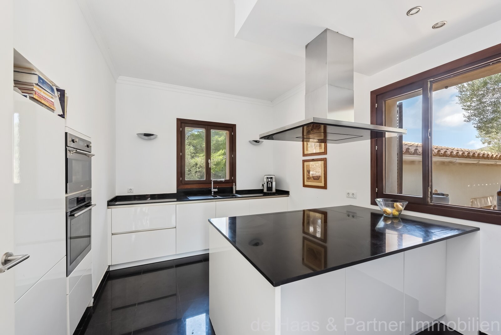 Moderna finca con perfectas vistas sobre Artà hasta el mar con apartamento de invitados y licencia de alquiler