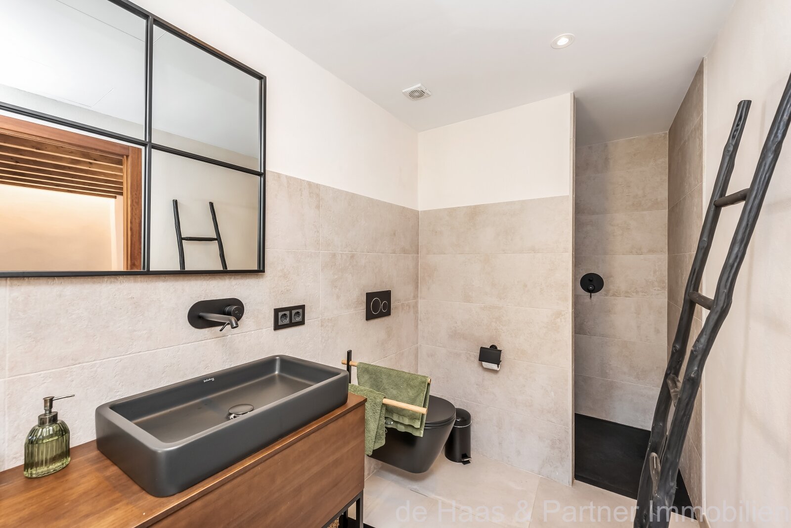 Casa adosada de diseño en el corazón de Capdepera con fantásticas vistas al mar