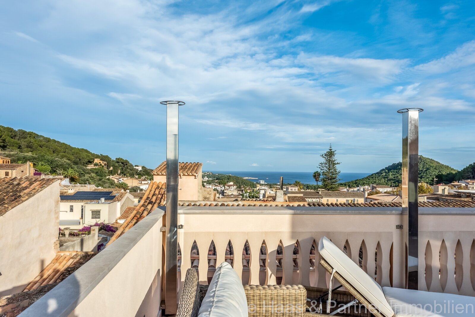 Casa adosada de diseño en el corazón de Capdepera con fantásticas vistas al mar