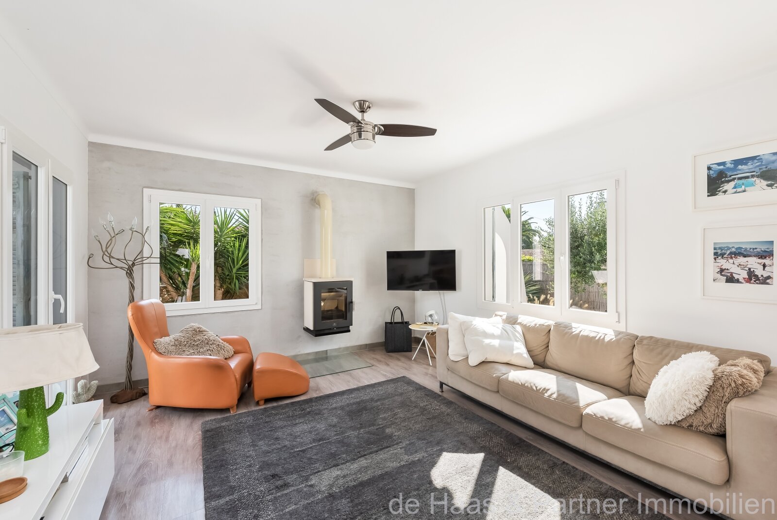 Top chalet renovado en estilo casa de playa con jardín mediterráneo.