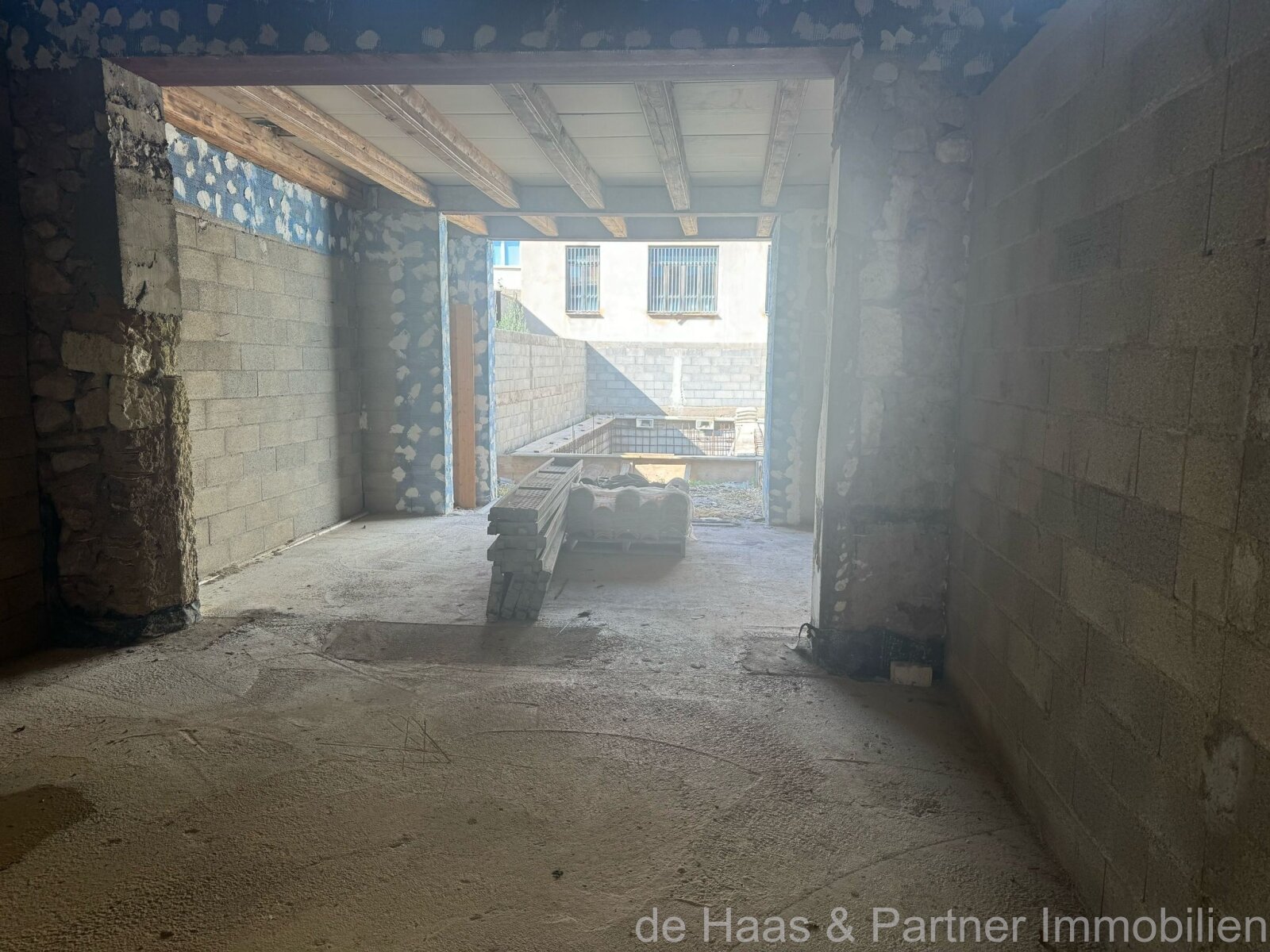 Casa de pueblo en ubicación céntrica con patio y piscina 